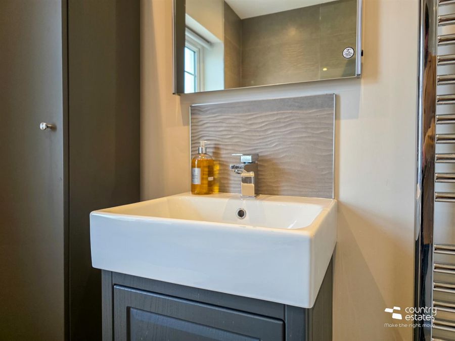 10 Ashbourne Manor Square