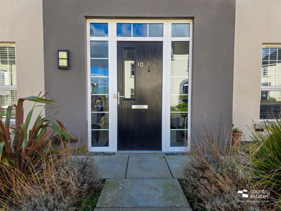 10 Ashbourne Manor Square