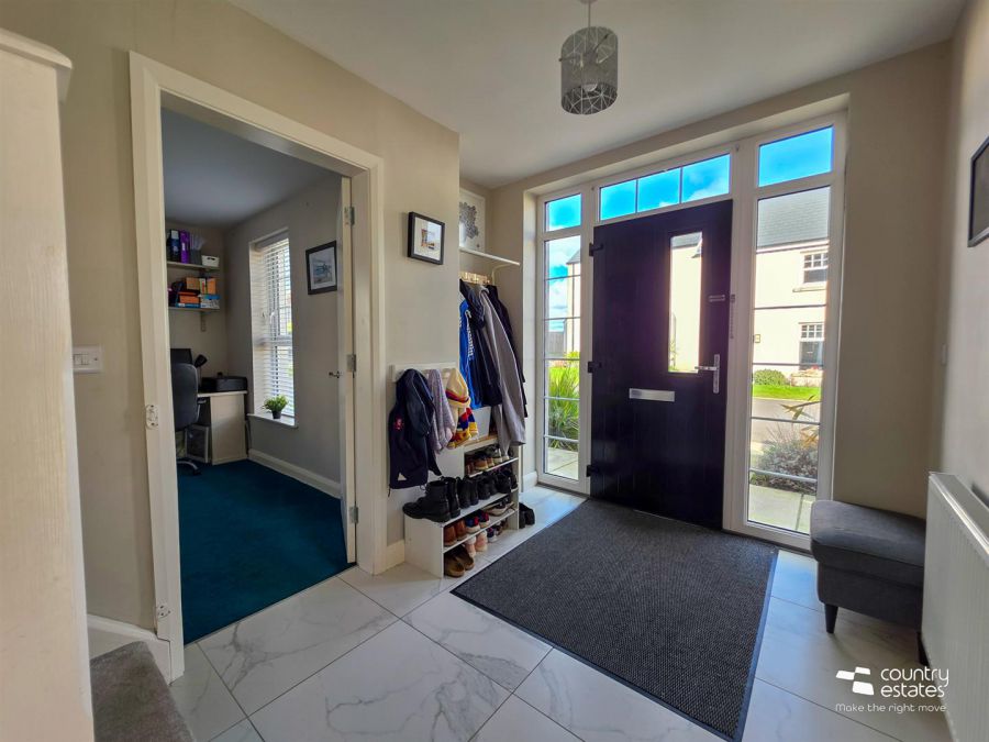 10 Ashbourne Manor Square