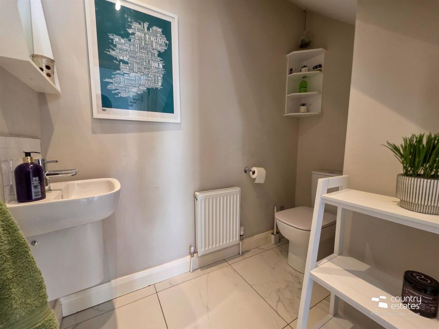 10 Ashbourne Manor Square