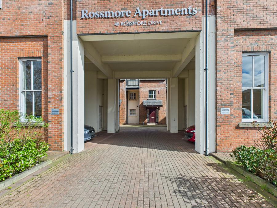 32 Rossmore Apartments