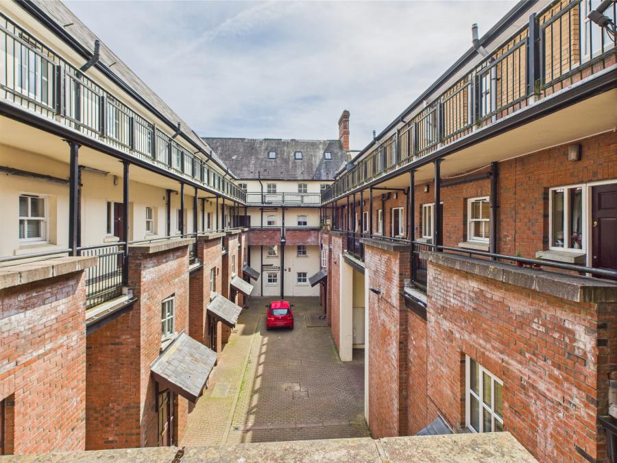 32 Rossmore Apartments