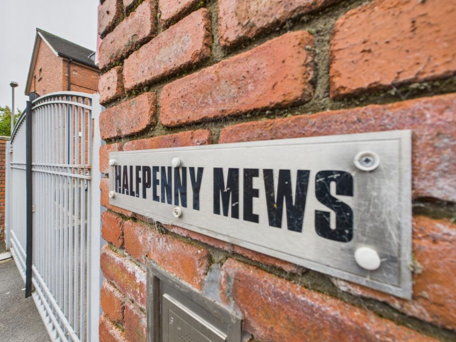 20 , Half Penny Mews Grove Street East