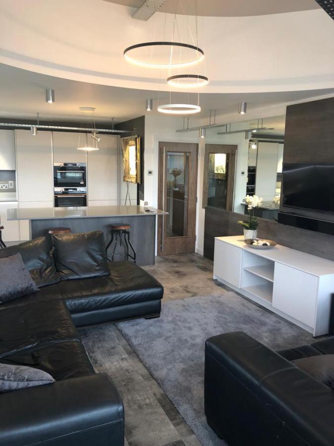 Apt 20B Ardmore Court 2A Ardmore Avenue