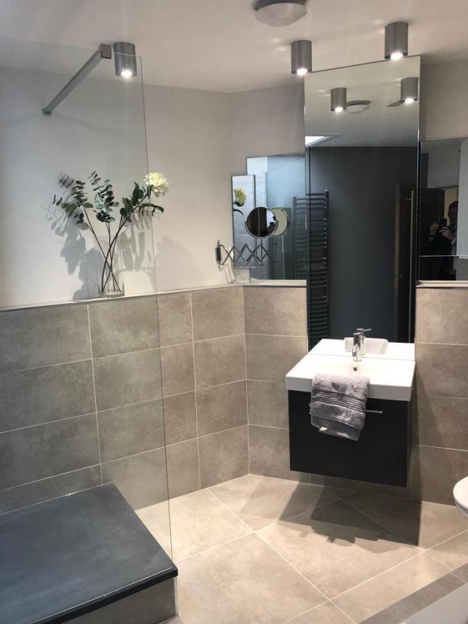 Apt 20B Ardmore Court 2A Ardmore Avenue