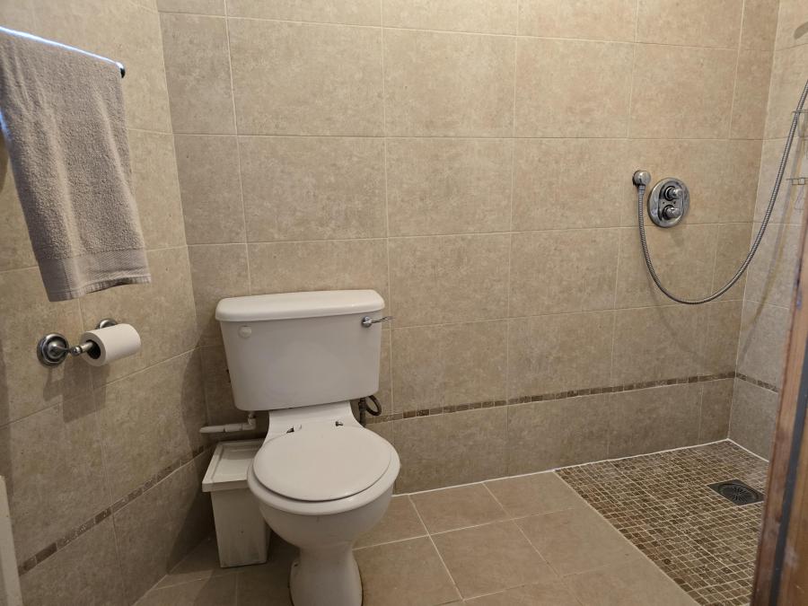 Apt 3 Pakenham Mews