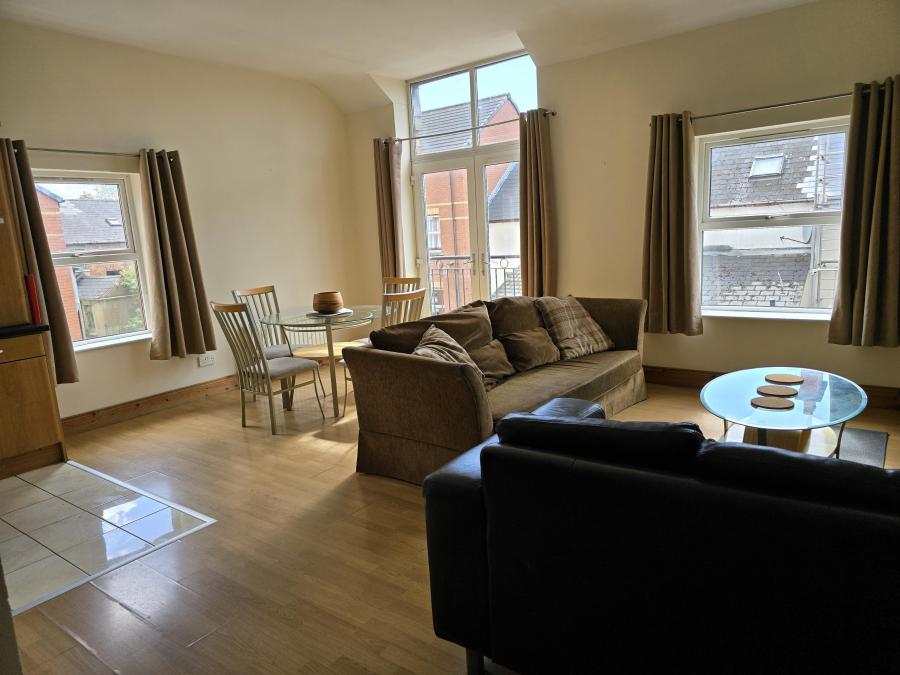 Apt 3 Pakenham Mews