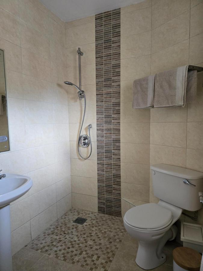 Apt 3 Pakenham Mews