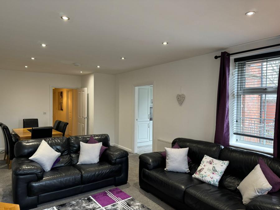 Apt 58, Bell Towers, 6 Bell Towers South