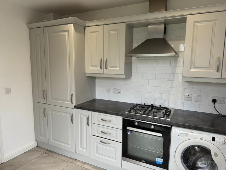 Apt 58, Bell Towers, 6 Bell Towers South