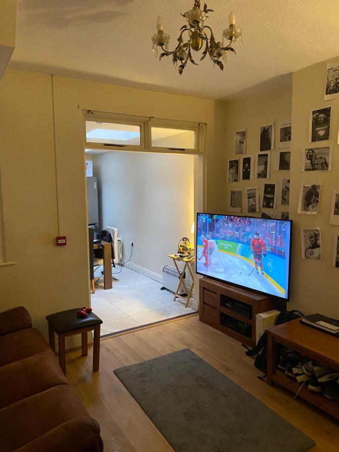 1 Sandhurst Drive
