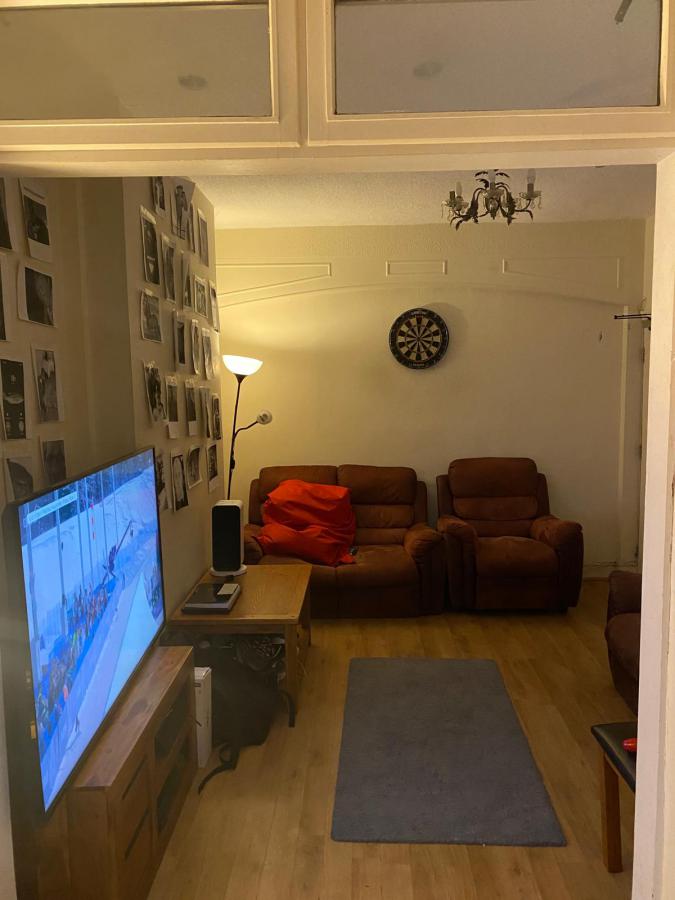 1 Sandhurst Drive