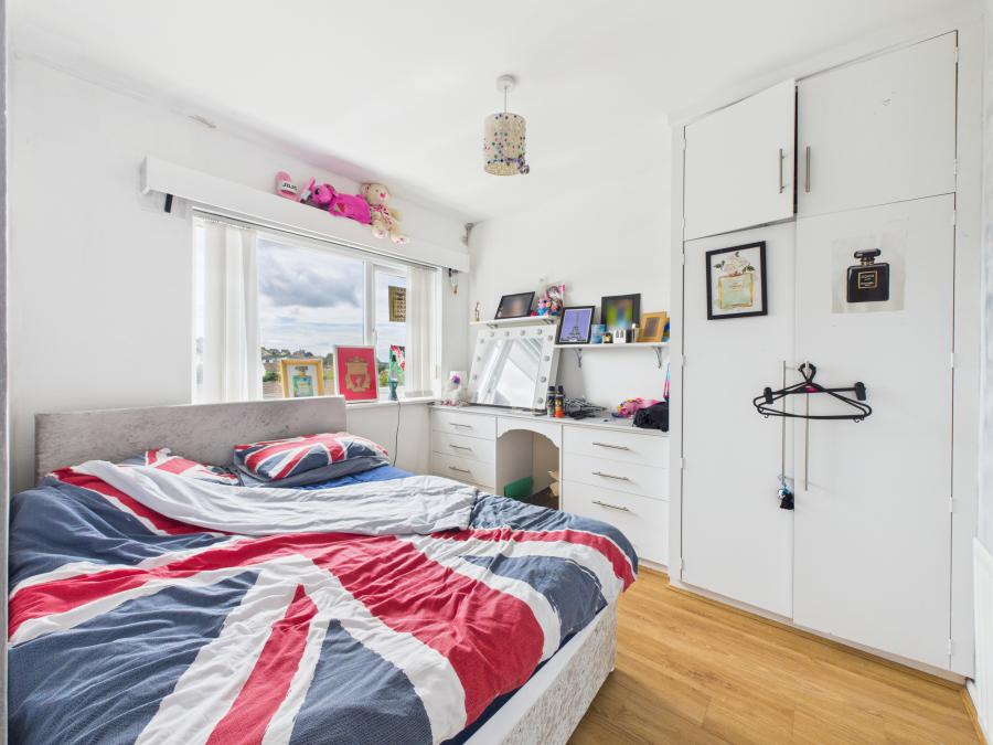 7 Roddens Gardens