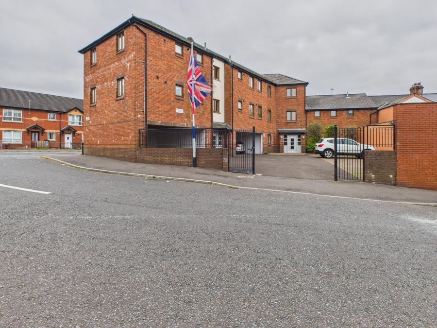 John Longs  102-110 Beersbridge Road