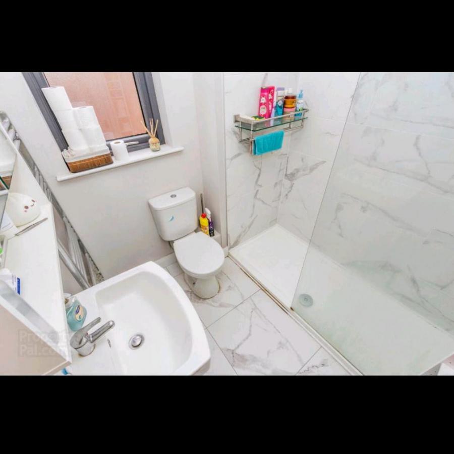 Apartment 2 Roseland Place