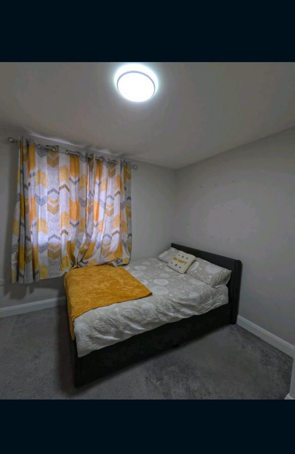 Apartment 2 Roseland Place