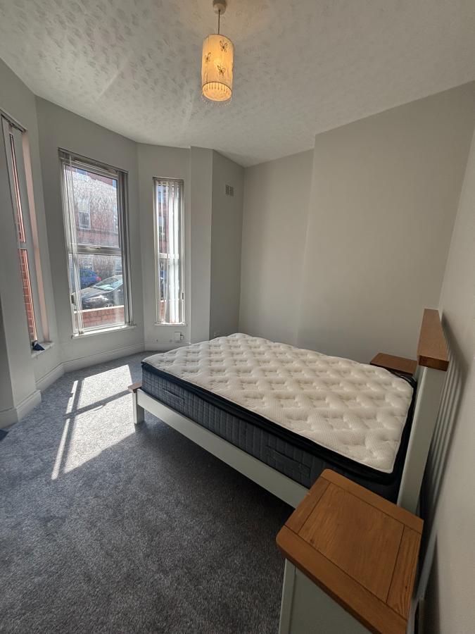 Flat 1, 89 Fitzroy Avenue