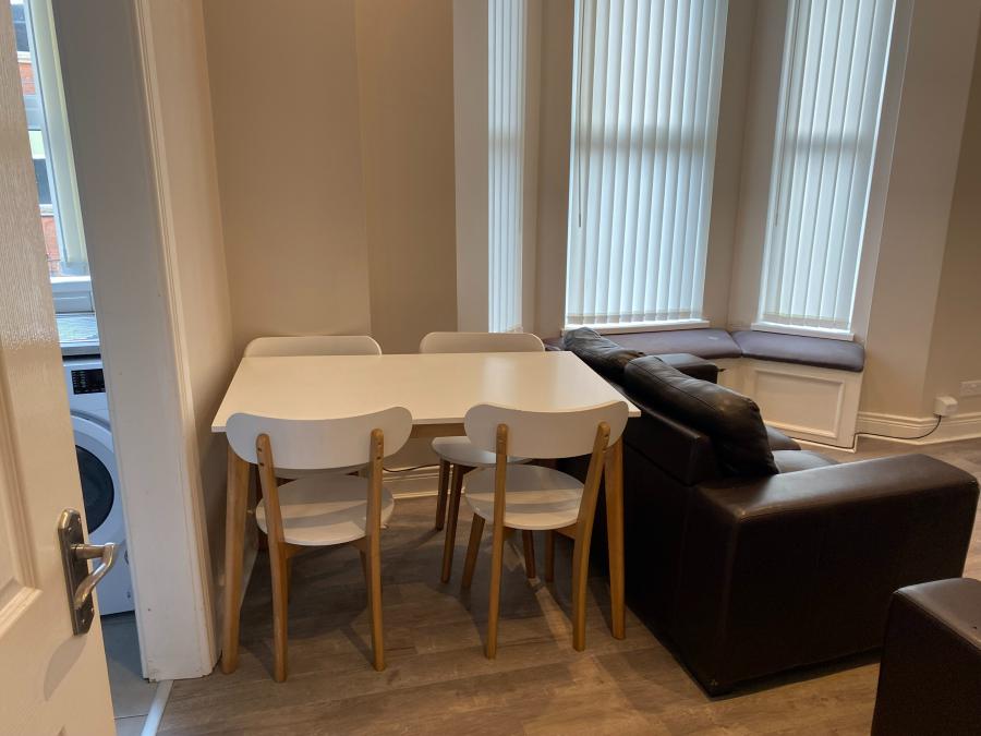 Flat 3 89 Fitzroy Avenue