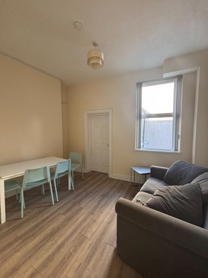 Flat 1, 91 Fitzroy Avenue