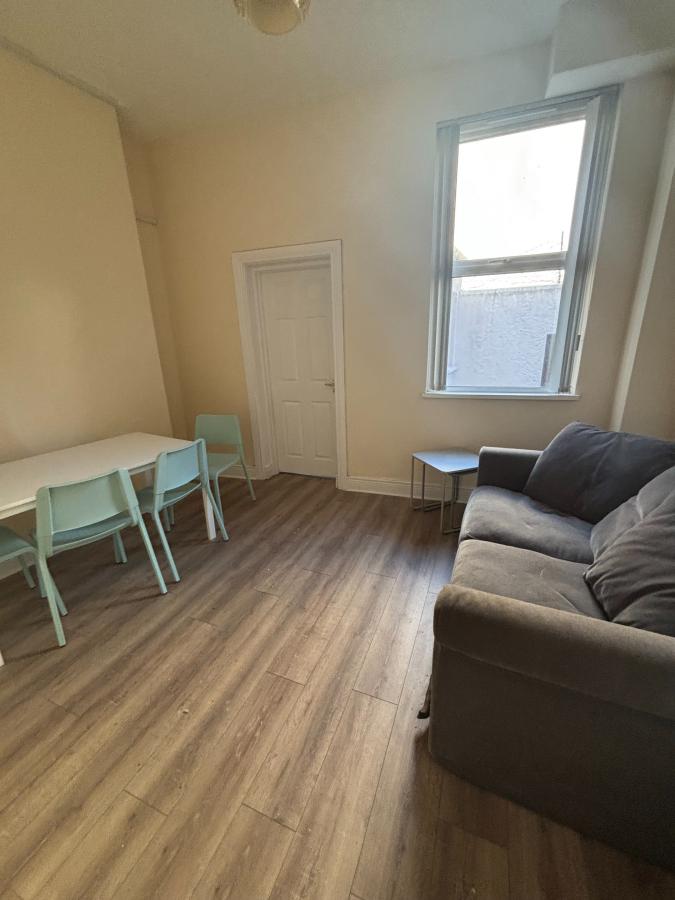 Flat 1, 91 Fitzroy Avenue