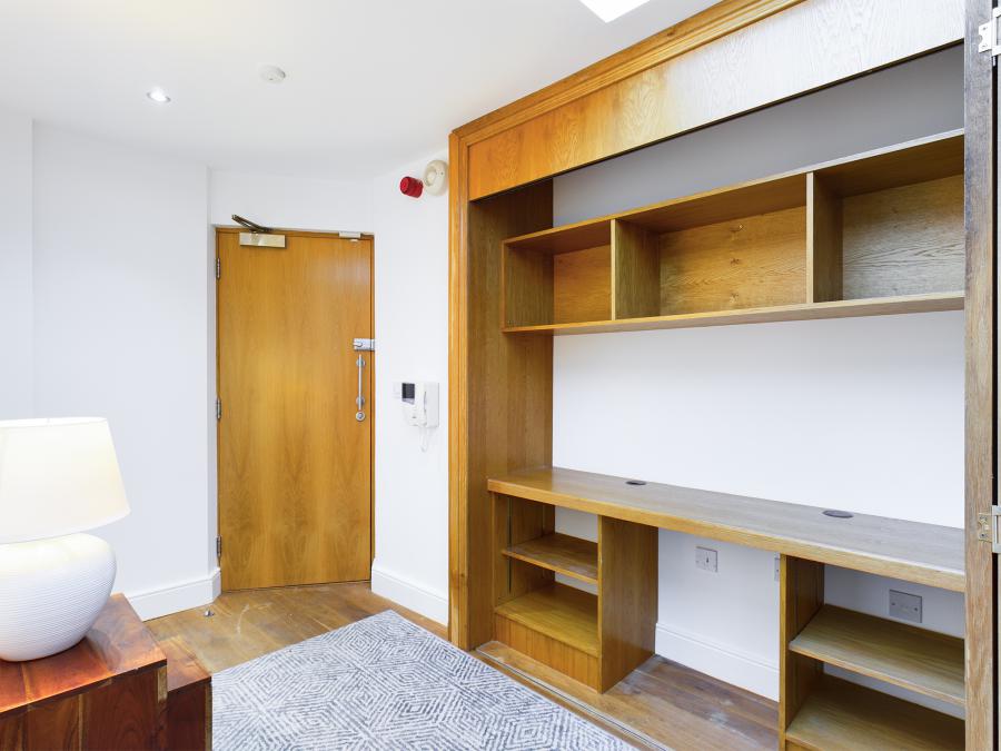 Apt 13, 1 Deramore Park South