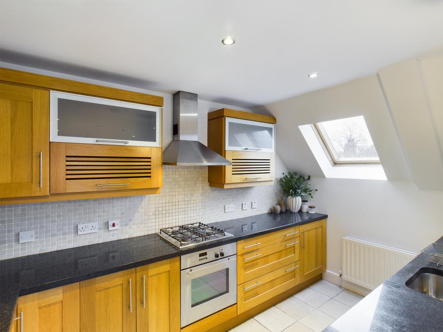 Apt 13, 1 Deramore Park South