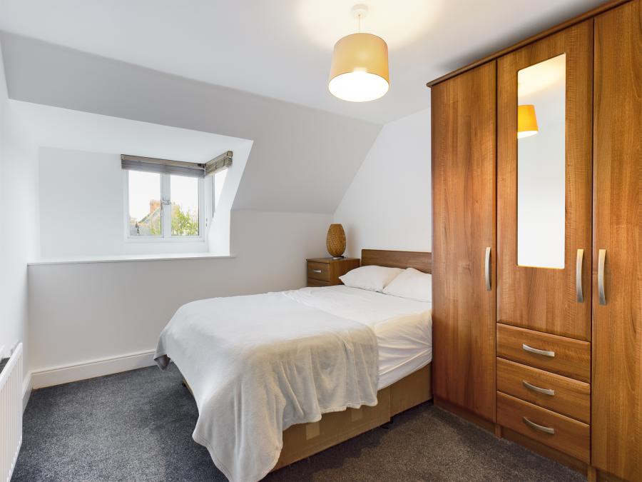 Apt 13, 1 Deramore Park South
