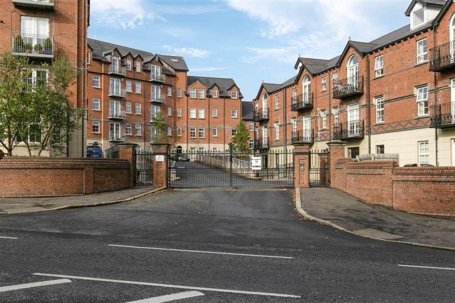 Apt 52, Bell Towers, 6 Bell Towers South