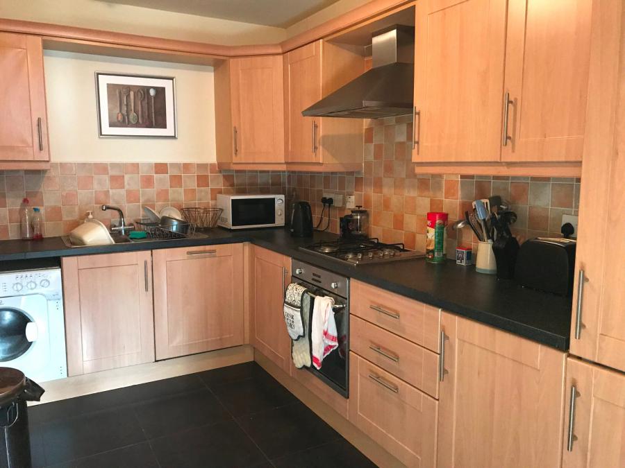 Apt 52, Bell Towers, 6 Bell Towers South