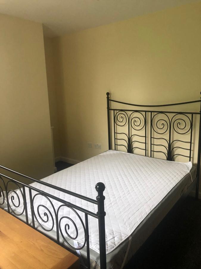 Apt 52, Bell Towers, 6 Bell Towers South