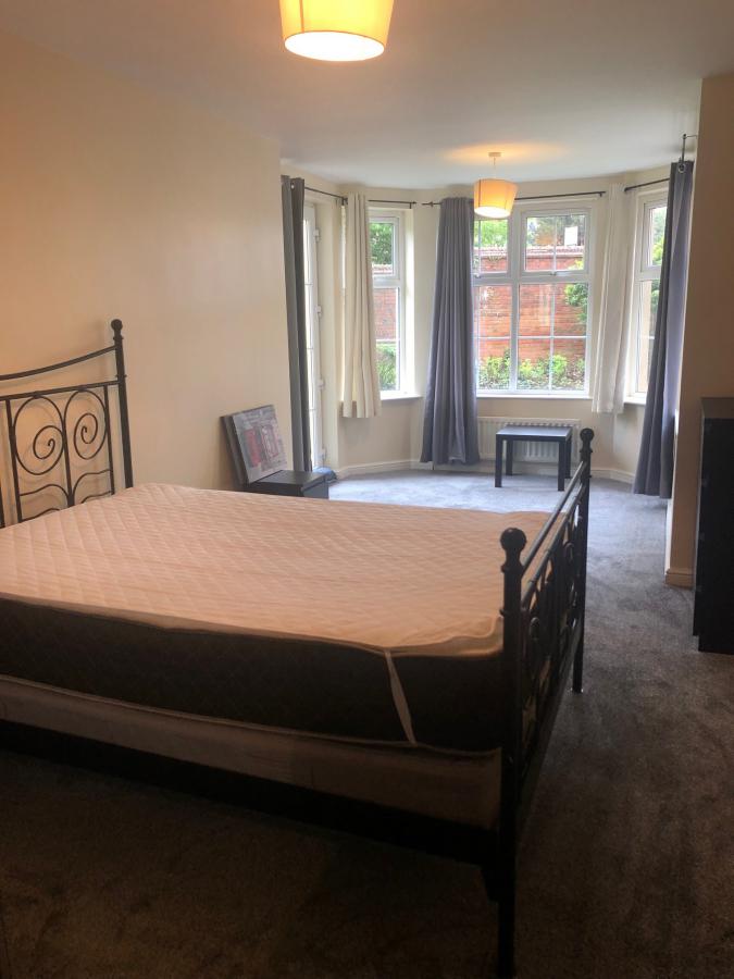 Apt 52, Bell Towers, 6 Bell Towers South