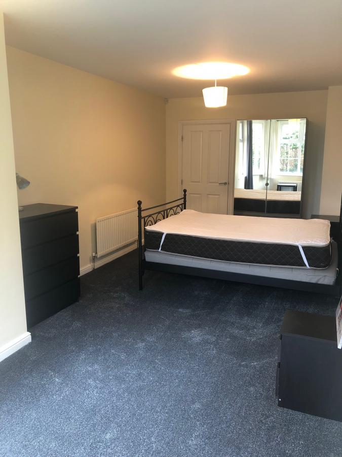 Apt 52, Bell Towers, 6 Bell Towers South