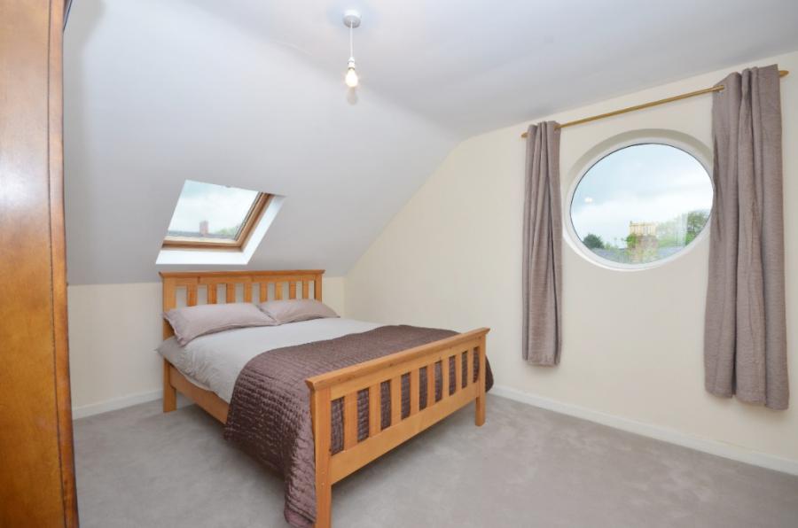 Apt 10, 99 Eglantine Avenue