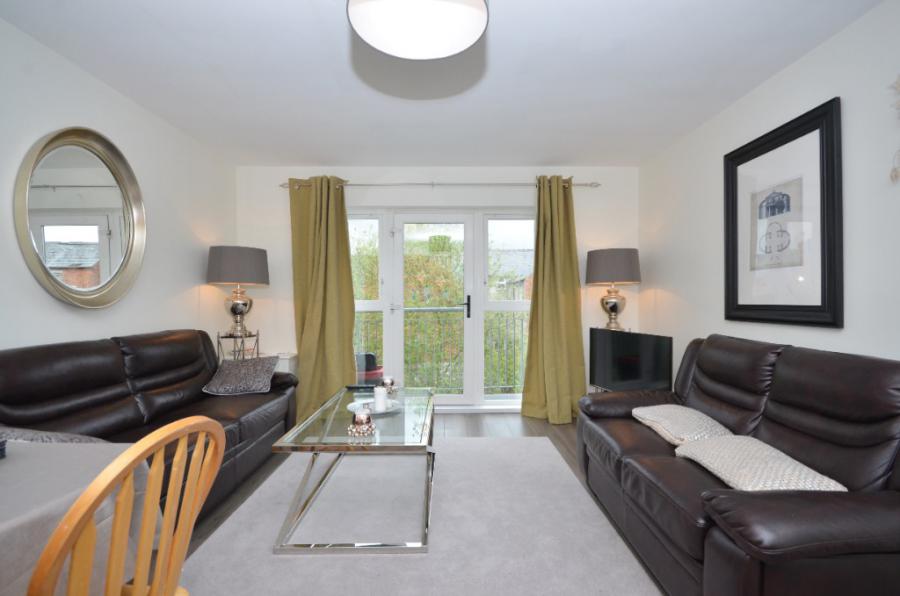 Apt 10, 99 Eglantine Avenue