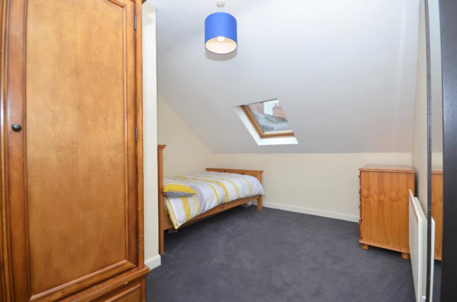 Apt 10, 99 Eglantine Avenue