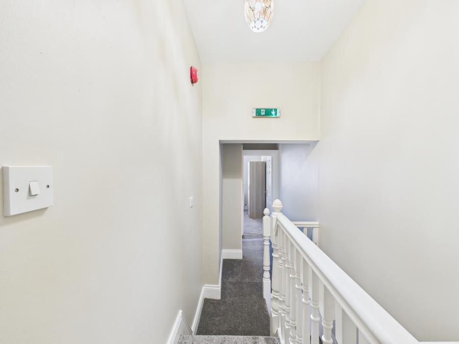 71 Sandhurst Gardens