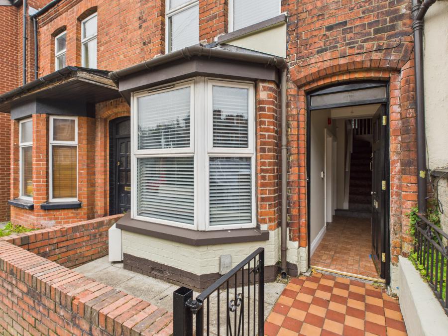 71 Sandhurst Gardens