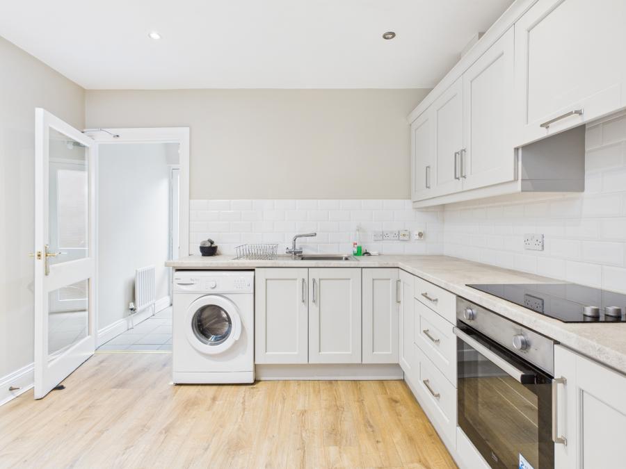 71 Sandhurst Gardens