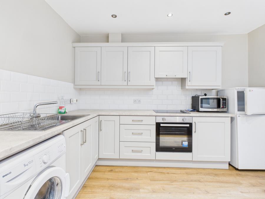71 Sandhurst Gardens