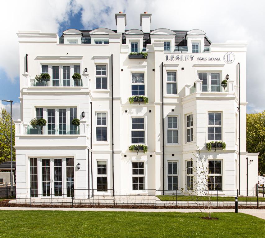 Apt 13, Lesley Park Royal  1 Rosepark Gardens
