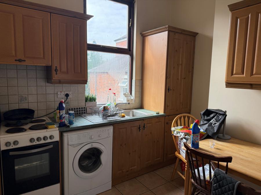2, 5 Eglantine Avenue
