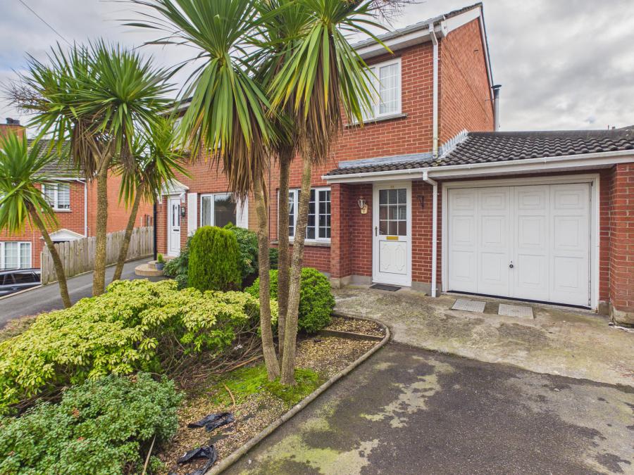 42 Beaufort Crescent