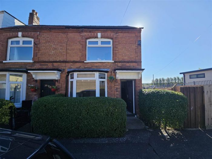 32 Clondara Parade, falls, belfast, BT12 6ES for rent with Homes NI