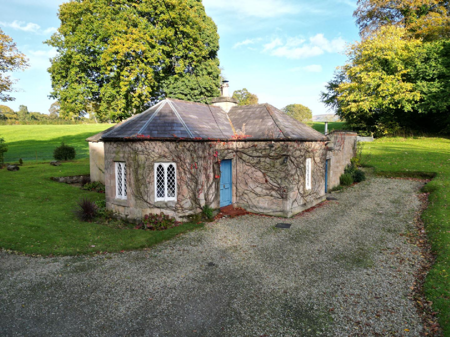 Logan's Lodge, 38 Broad Road