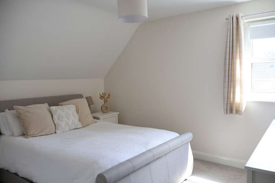12 Oakdene Crescent