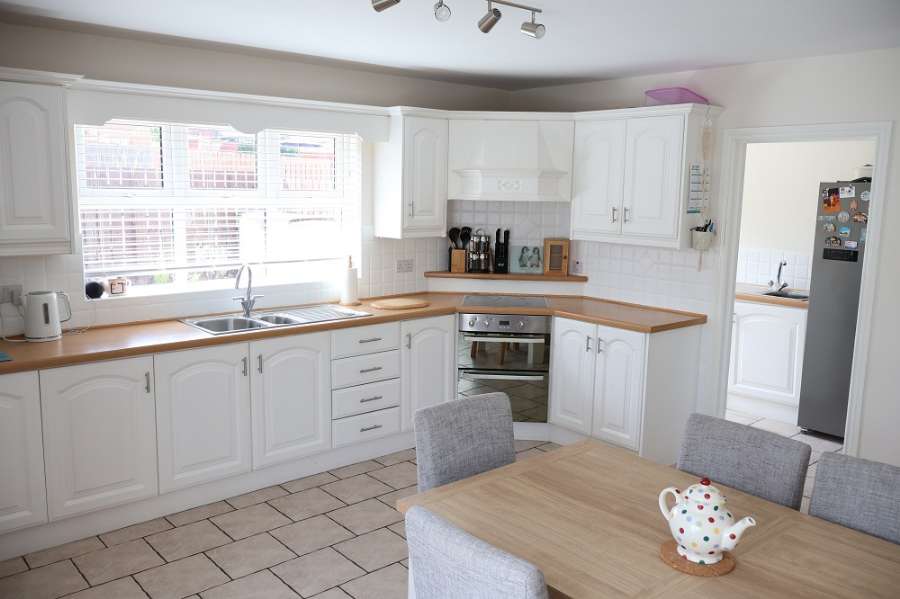 12 Oakdene Crescent