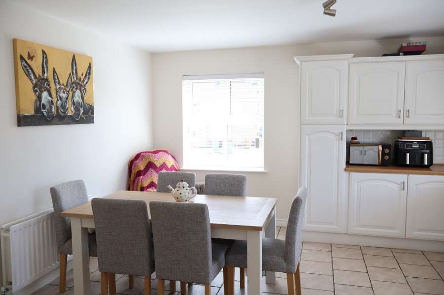 12 Oakdene Crescent