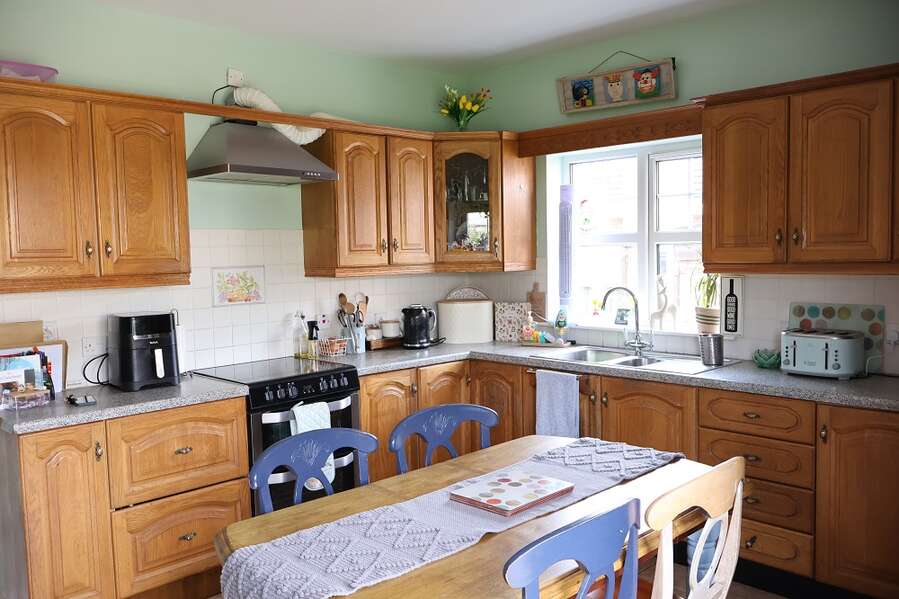 2 Rosslyn Close