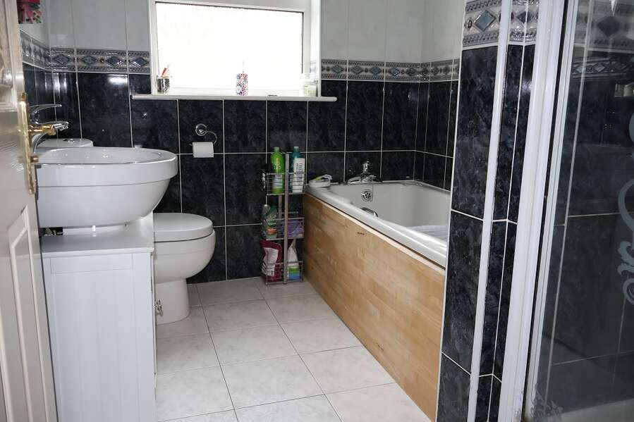 2 Rosslyn Close