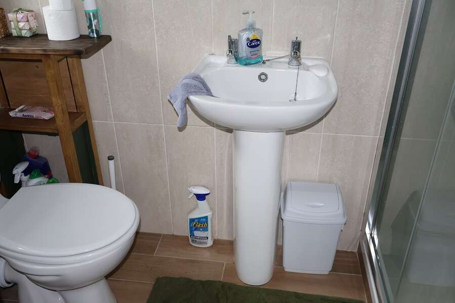 2 Rosslyn Close